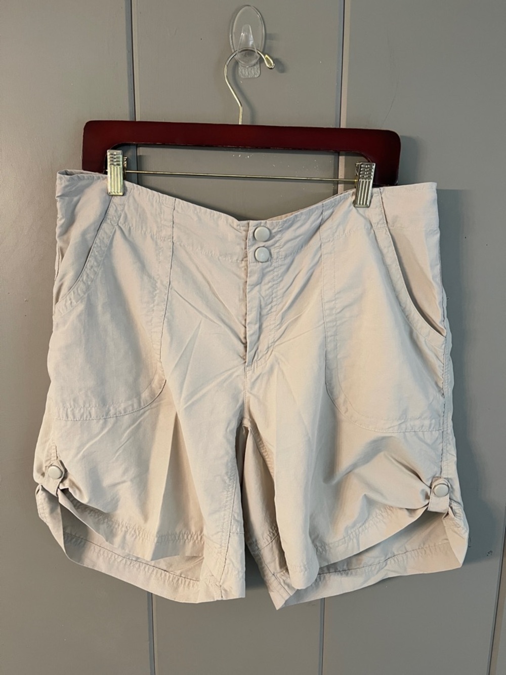 LL Bean Women’s Shorts size 14 Beige Khaki Hiking Gorpcore Utility Chic Neutral